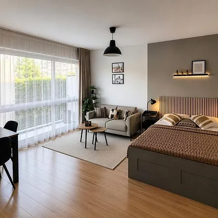 Stylish With Balcony & Parking In