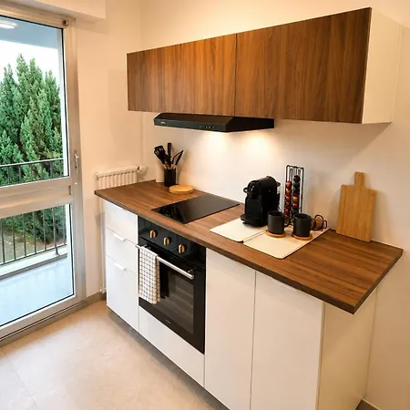 Apartment Stylish With Balcony & Parking In